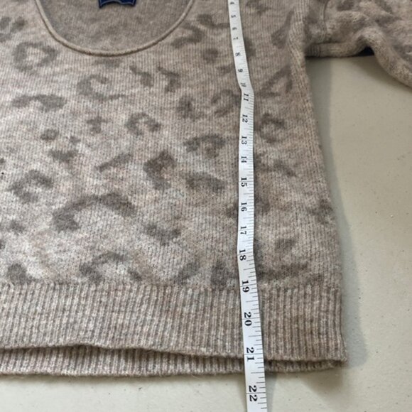 Abercrombie  Fitch Gray Leopard Print Sweater low neck size Medium - Picture 8 of 10